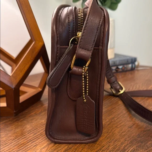 VINTAGE COACH METROPOLIS LEATHER BAG
9087 - Picture 3 of 11